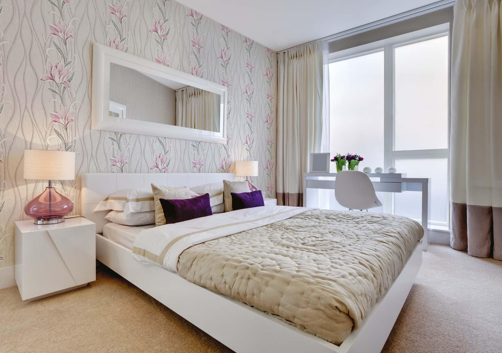 Дизайн спальни в белых тонах в современном стиле