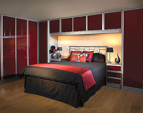 Дизайн маленькой спальни со встроенным шкафом