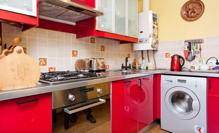 Кухни в хрущевке с газовой колонкой и холодильником реальные фото