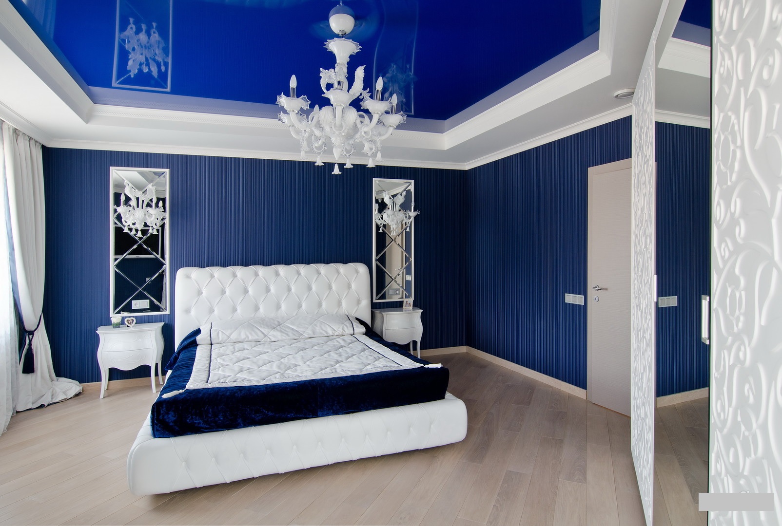 Спальня в бело синем цвете