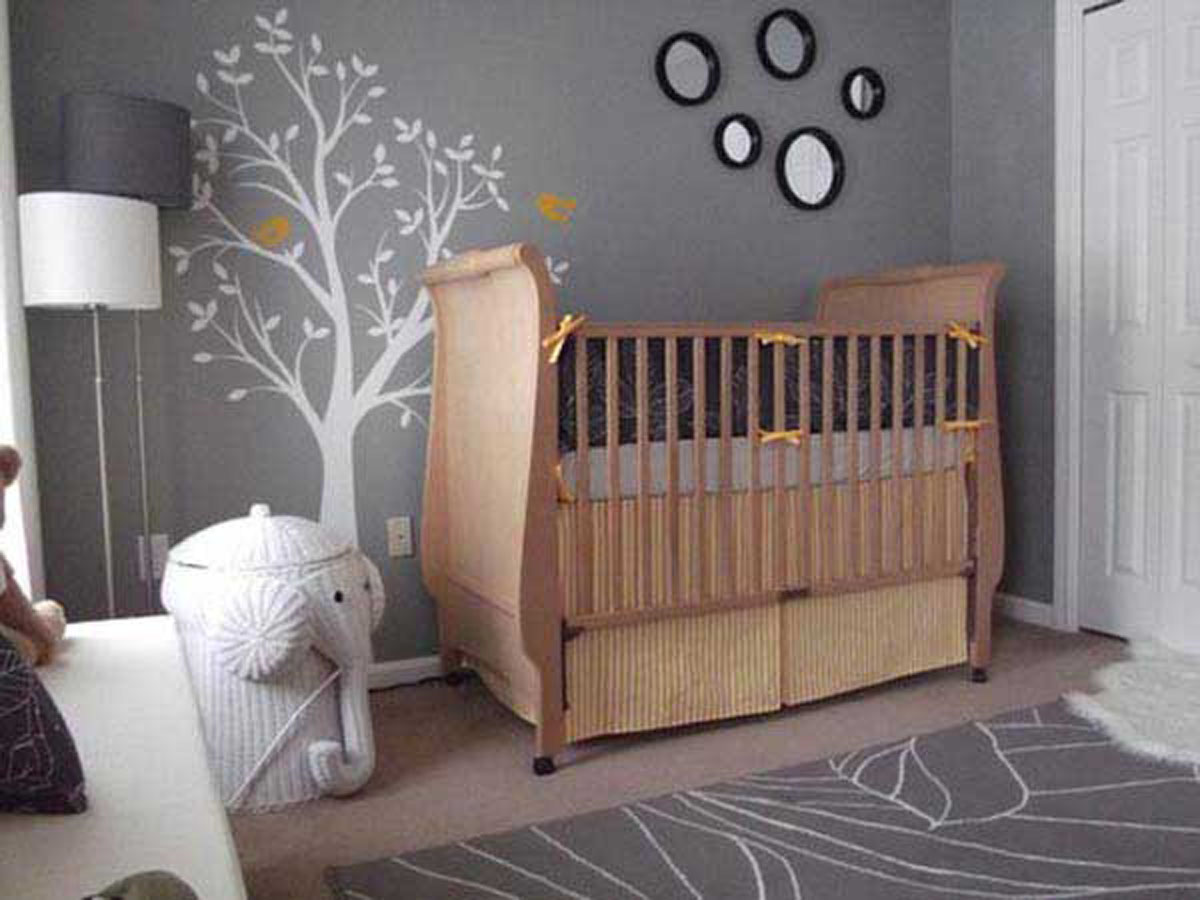 Детская кровать деревянная для новорожденных в интерьере