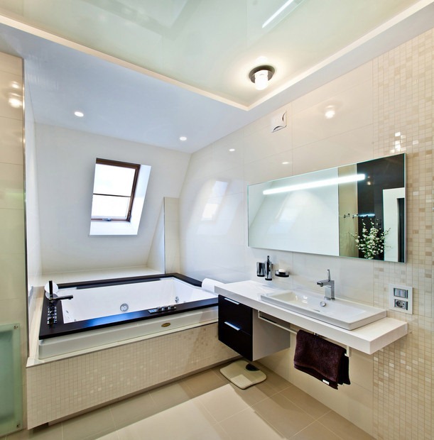 Дизайн ванной в мансардном этаже