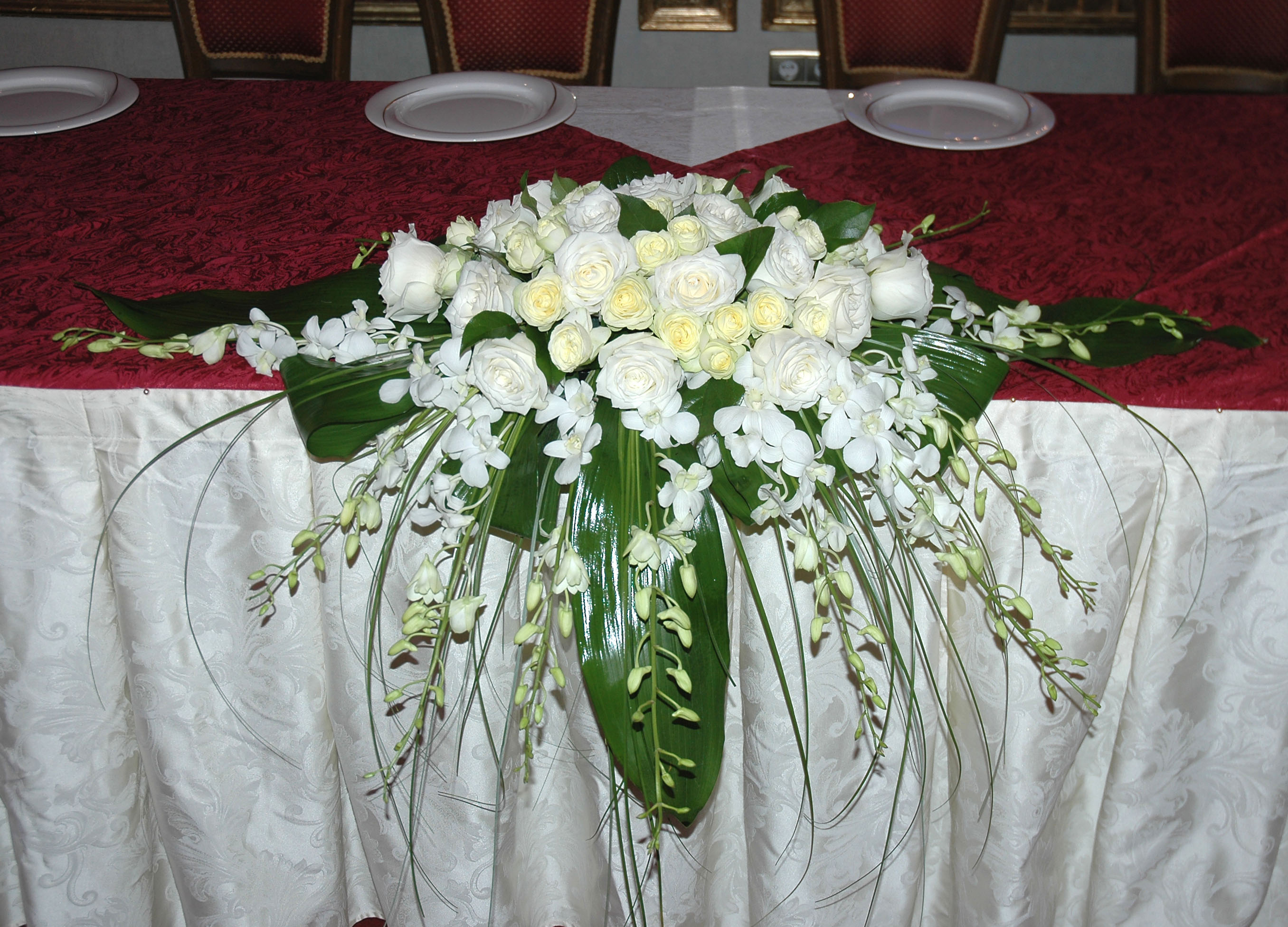 Букет на свадебный стол жениха и невесты