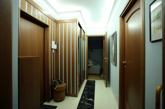 Ремонт узкого коридора в квартире фото реальные