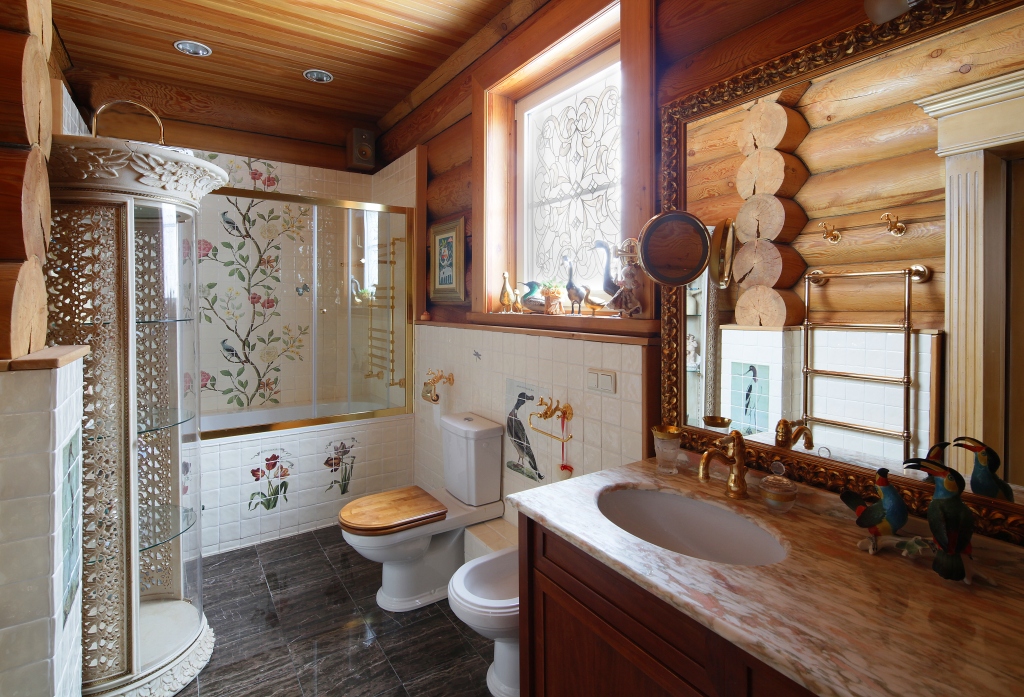 ванная комната в доме из оцилиндрованного бревна