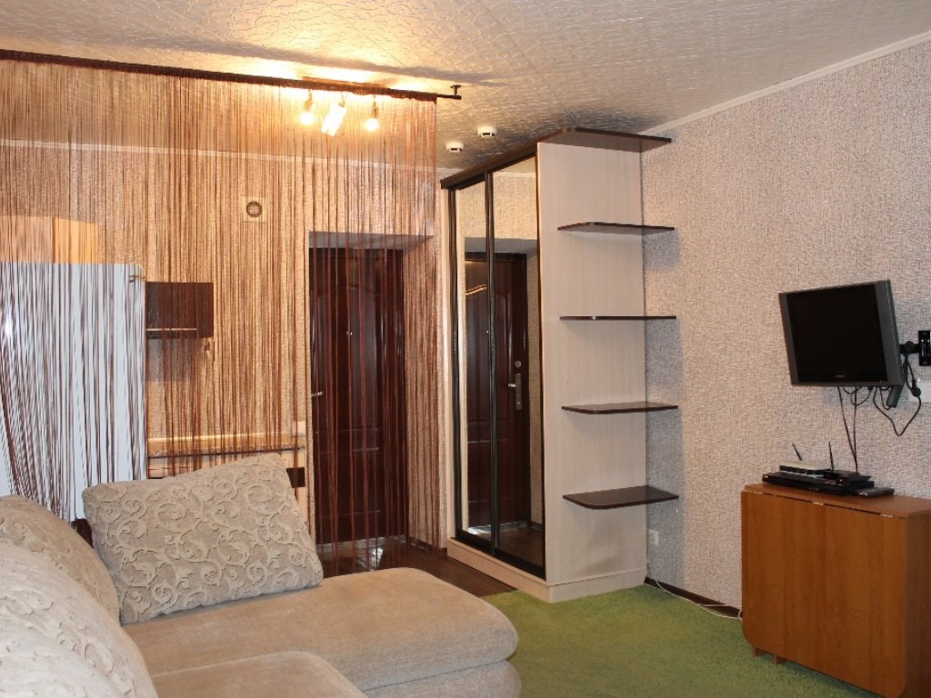 Стильный дизайн комнаты площадью 18 кв. м