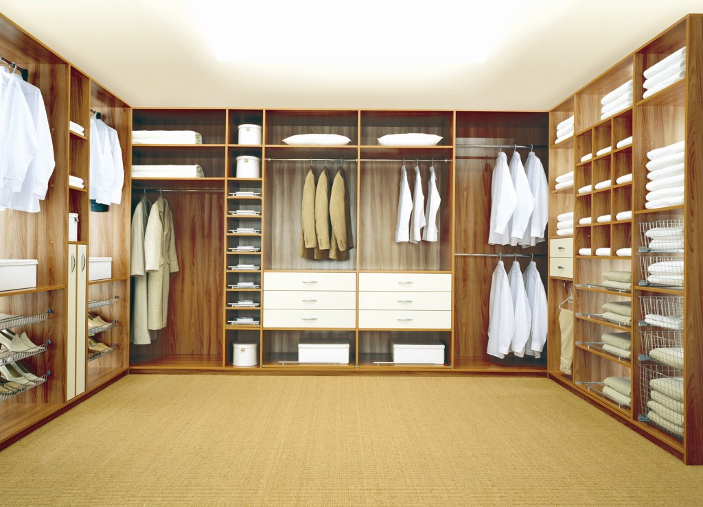 Планировка гардеробных комнат в коридоре