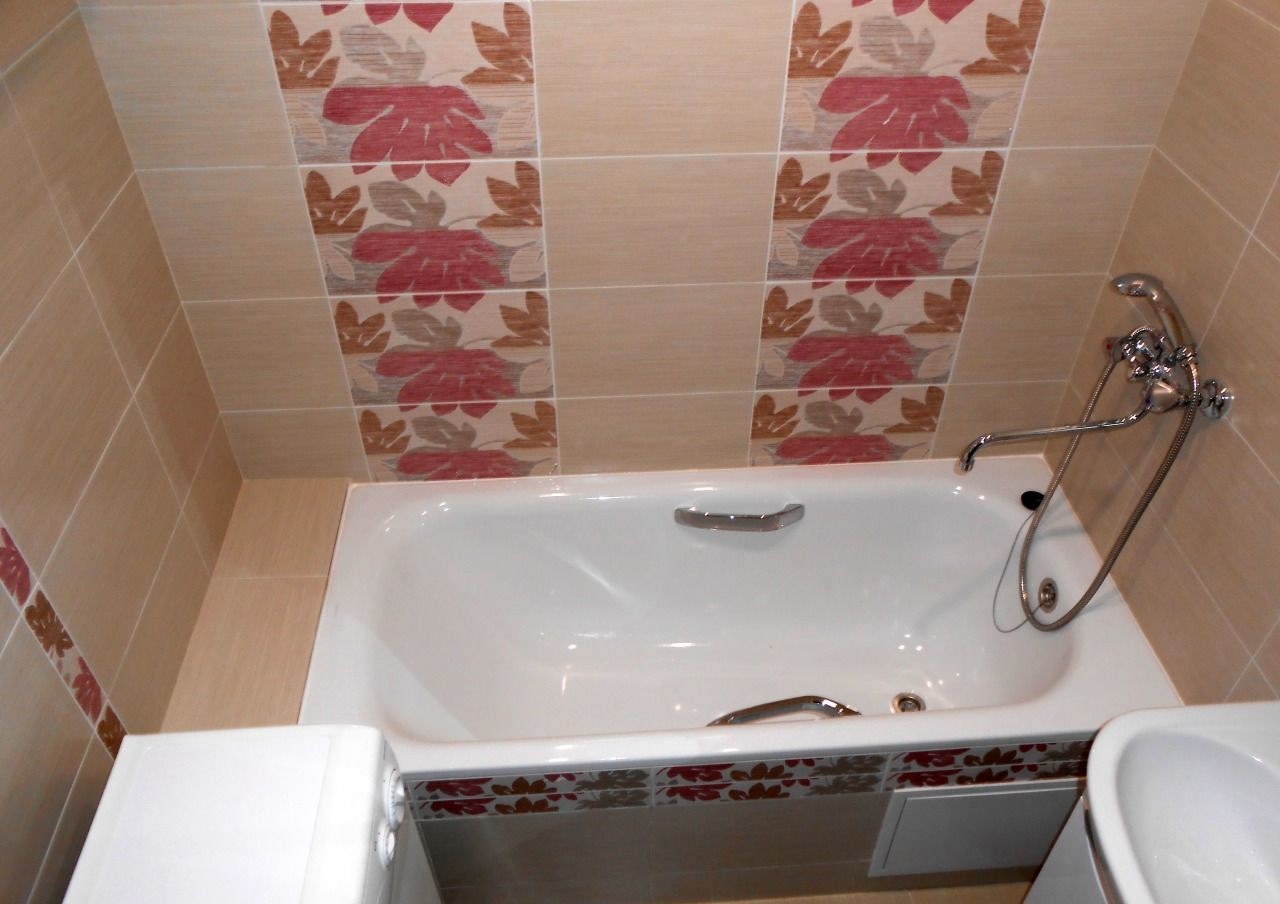 Примеры ванных комнат выложенных плиткой маленькая