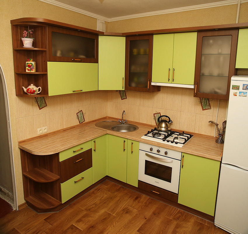 Дизайн прямой кухни в панельном доме