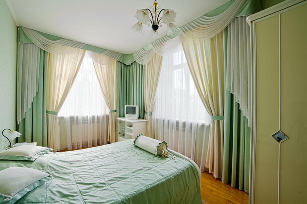 Дизайн маленькой спальни с двумя окнами » Современный дизайн на Vip-1gl
