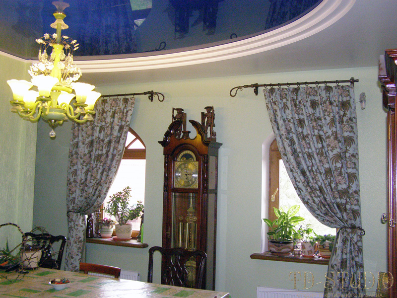 Оформление маленьких окон в частном доме шторами фото